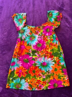 Vintage Hawaiian Bright Floral Mini Dress in Size S/M missing tag